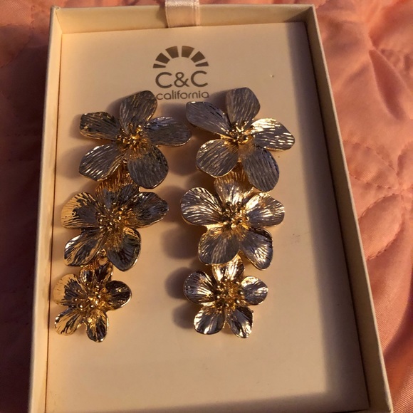 Tiered Flower Earrings - Picture 2 of 2